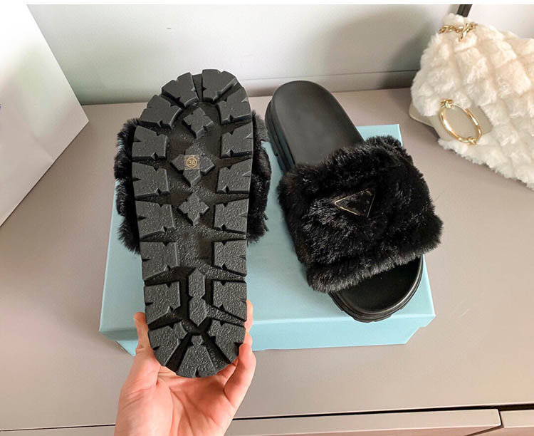 P's new early fall maomao flip-flops classic triangle label one line slipper wear thick soled open-toe plush slippers, Black
P's new early fall maomao flip-flops classic triangle label one line slipper wear thick soled open-toe plush slippers, Black