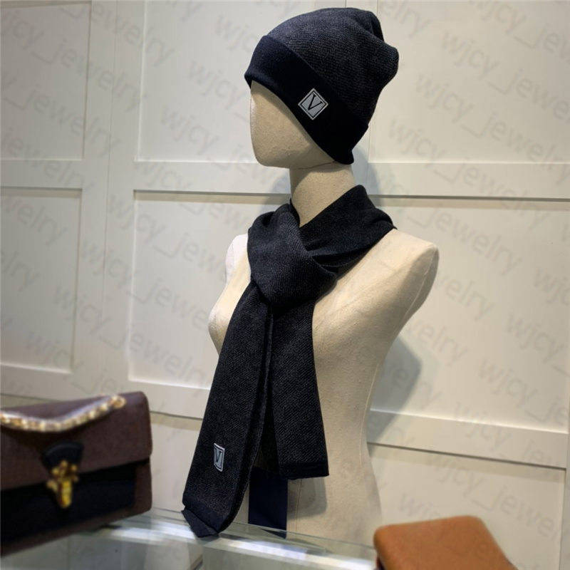 Fashion Hats & Scarves Sets Designer Gift Beanie Cap Winter Hat and Scarf for Man Women 5 Style 16 Colors High Quality
Fashion Hats & Scarves Sets Designer Gift Beanie Cap Winter Hat and Scarf for Man Women 5 Style 16 Colors High Quality