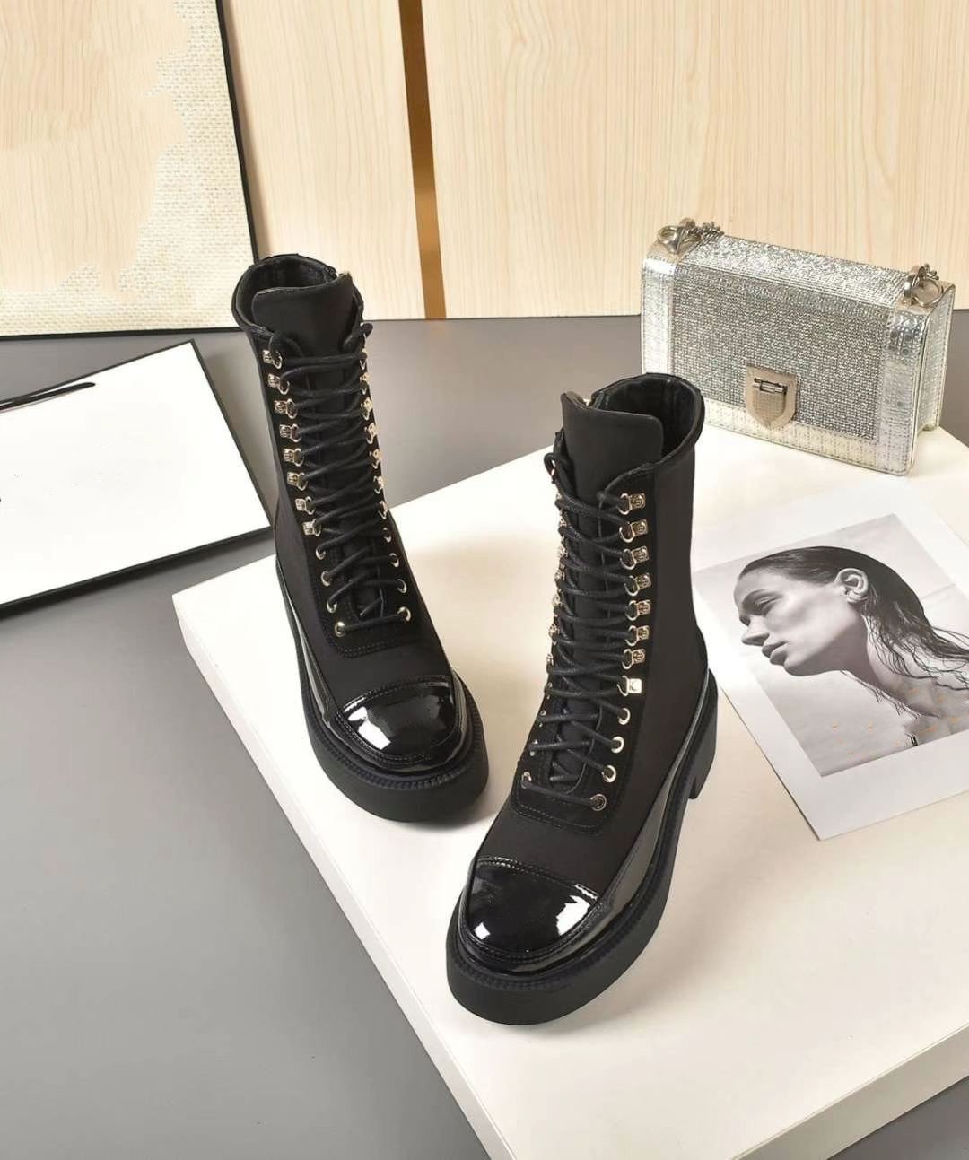 Luxury leisure in the martin boots fashion half 9 inch autumn and winter design gold hardware logo high quality size 35-42, Box
Luxury leisure in the martin boots fashion half 9 inch autumn and winter design gold hardware logo high quality size 35-42, Box