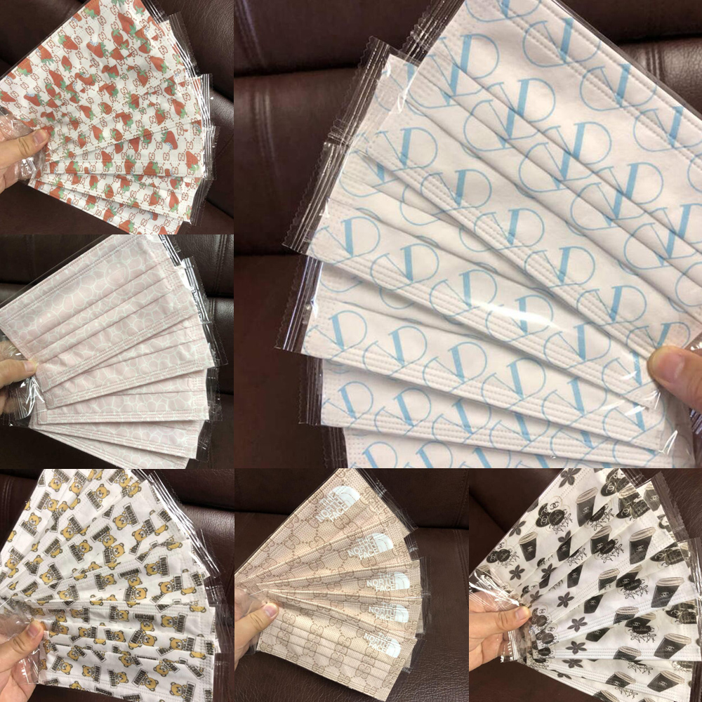 Individual Package 20Styles Disposable Mask Brand Designer Letter Cartoon Print Adult Men Women 95% Filtration Efficiency Dustproof Preventi
Individual Package 20Styles Disposable Mask Brand Designer Letter Cartoon Print Adult Men Women 95% Filtration Efficiency Dustproof Preventi