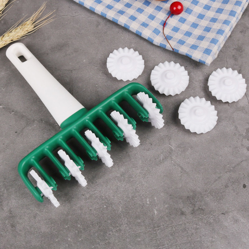 1Pcs Lace Cut/Flat Cut Baking Tool Kitchen Accessories Hob Roller Knife Rolling Pin Dumpling Skin Tool Plastic Multi-function