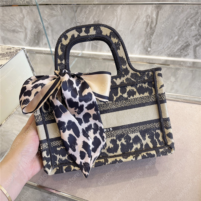 Women Mini Clutch Handbags Purses Luxurys Designers Tote Bags Womens Fashion Brand Leopard Embroidery Totes Book
Women Mini Clutch Handbags Purses Luxurys Designers Tote Bags Womens Fashion Brand Leopard Embroidery Totes Book
