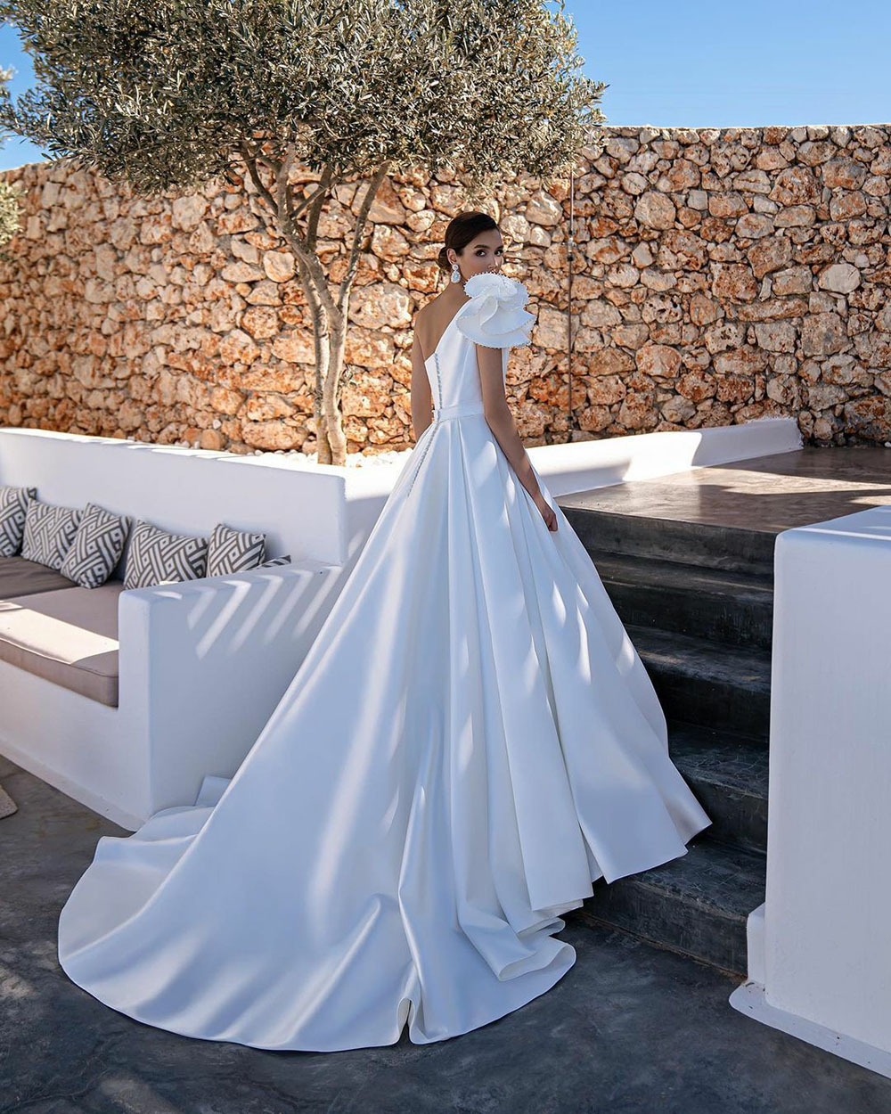 2022 One Shoulder Flowers Modern Wedding Dress Pleat Boho Satin Beading Long Women Bridal Gown Vestidos de Noiva Robe Mariage
