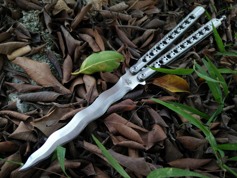 Butterfly knives Theone Nine Hole Dragon Snake Blade Butterfly Free Swing Knife 440C Sharp blade camping outdoor EDC tool Tactical knife
Butterfly knives Theone Nine Hole Dragon Snake Blade Butterfly Free Swing Knife 440C Sharp blade camping outdoor EDC tool Tactical knife