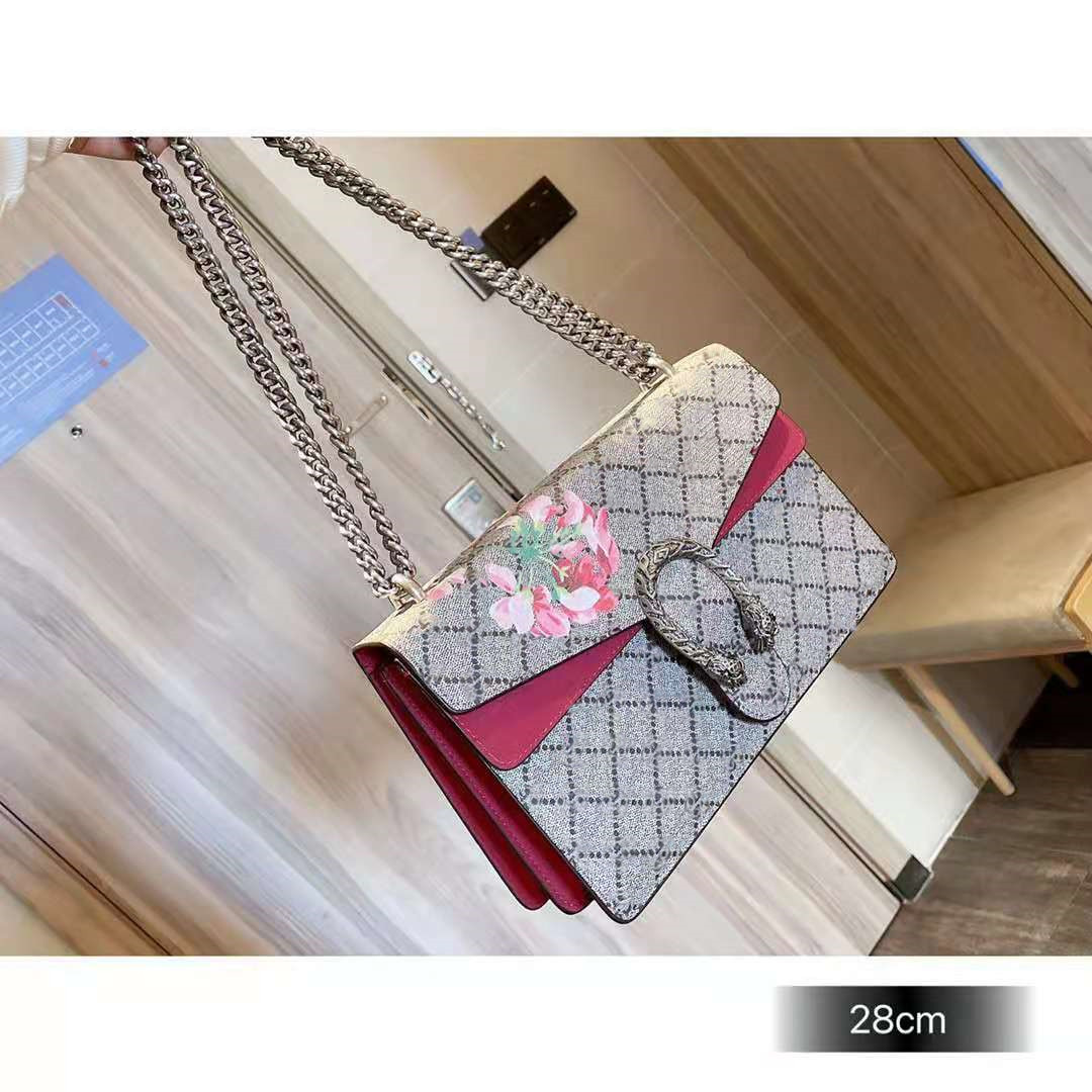 High quality designer fashion flower lady chain bag gift box package size 19cm, 20cm, 28cm,
High quality designer fashion flower lady chain bag gift box package size 19cm, 20cm, 28cm,