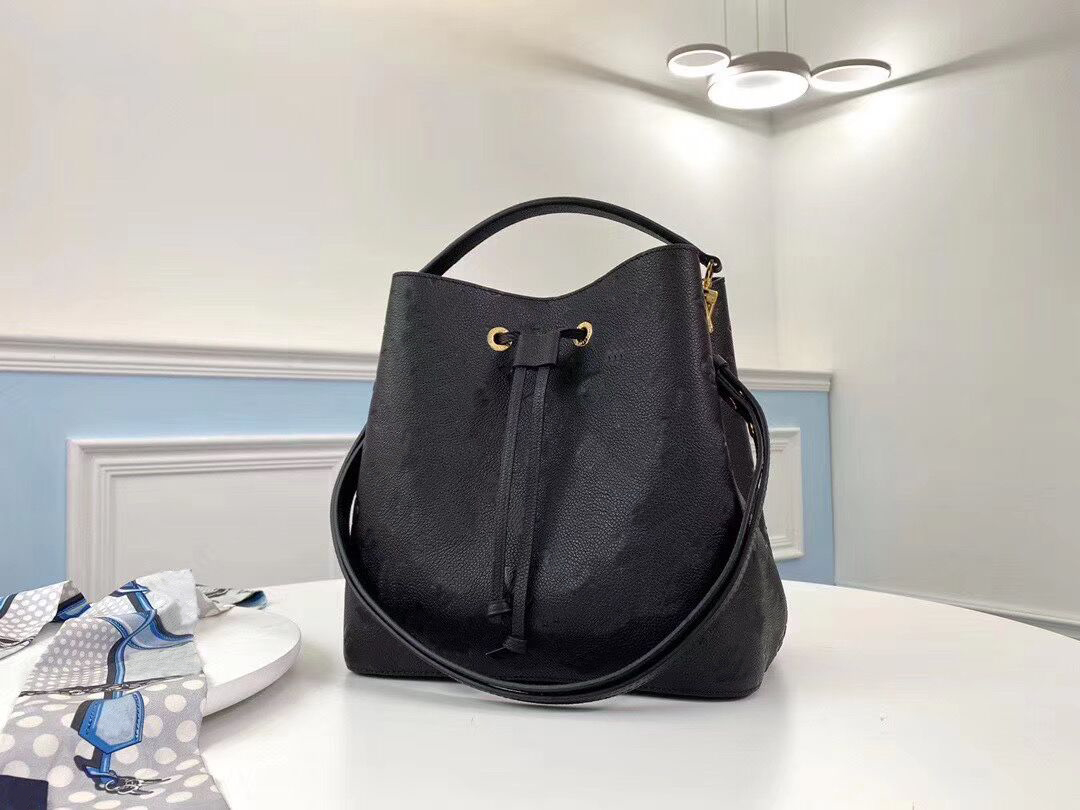 M45526 Crafty NeoNoe MM shoulder bags Luxury print letters embossed leather drawstring Removable adjustable strap women bucket handbag, Customize
M45526 Crafty NeoNoe MM shoulder bags Luxury print letters embossed leather drawstring Removable adjustable strap women bucket handbag, Customize