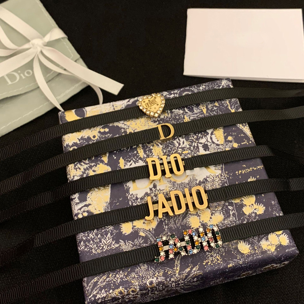 Fashion High version letter necklace choker for lady Design Womens Party Wedding Lovers gift jewelry
Fashion High version letter necklace choker for lady Design Womens Party Wedding Lovers gift jewelry