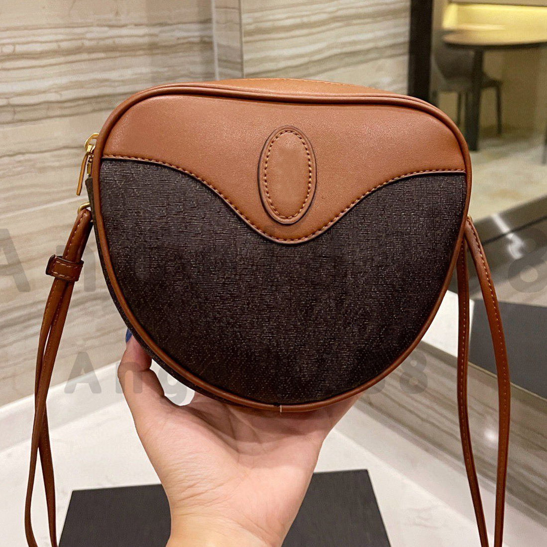 Round Love Chains Envelope Bags Luxury Designer Brand Fashion Shoulder Handbags Women Letter Purse Phone Bag Wallet Cross body Totes Lady Vintage, Picture color with logo
Round Love Chains Envelope Bags Luxury Designer Brand Fashion Shoulder Handbags Women Letter Purse Phone Bag Wallet Cross body Totes Lady Vintage, Picture color with logo