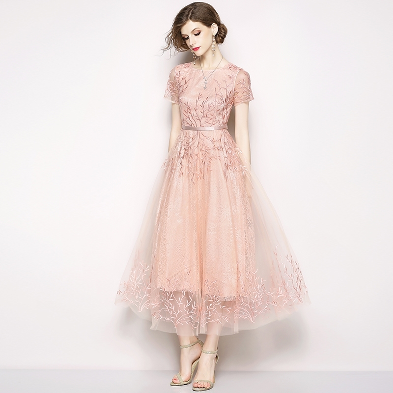 Fashion Summer Elegant Shiny Flower Embroidery Party Dresses Women Short Sleeve O-Neck Mesh Long 210520, Photo color
Fashion Summer Elegant Shiny Flower Embroidery Party Dresses Women Short Sleeve O-Neck Mesh Long 210520, Photo color