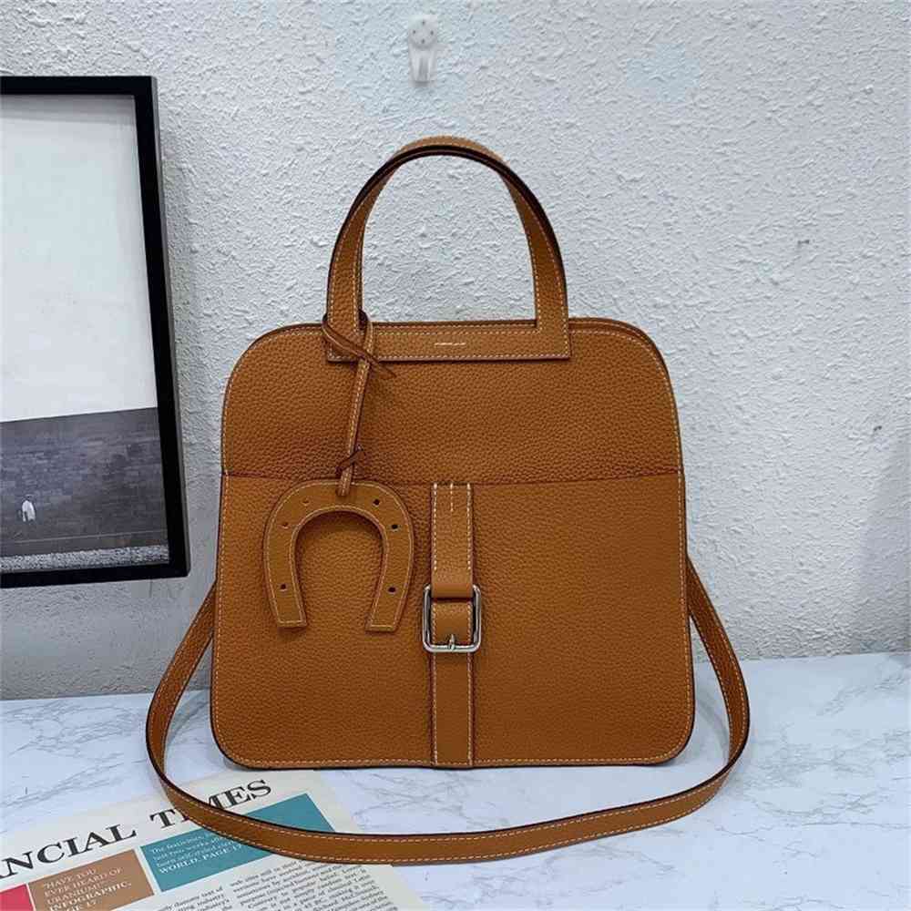 Women Luxurys Designers Bags 2021 H21cm28cm small mini spring head layer leather hand-held one Up Designer Handbag Handbags Totes Crossbody Bag
Women Luxurys Designers Bags 2021 H21cm28cm small mini spring head layer leather hand-held one Up Designer Handbag Handbags Totes Crossbody Bag