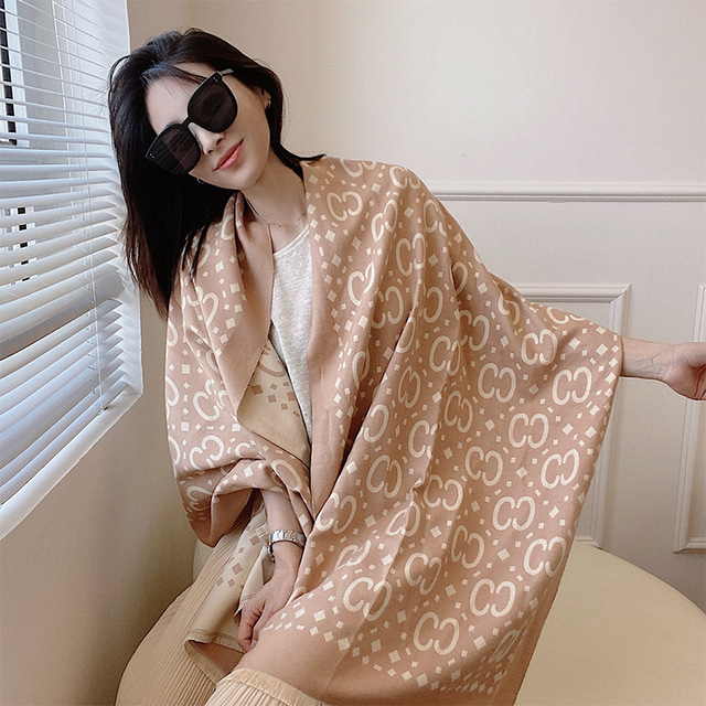 Letter Print Scarves Fashion Designer Cashmere Scarf Women Casual Style Spring Autumn Elegant Chiffon Shawl Ladies Annivesary Gifts
Letter Print Scarves Fashion Designer Cashmere Scarf Women Casual Style Spring Autumn Elegant Chiffon Shawl Ladies Annivesary Gifts