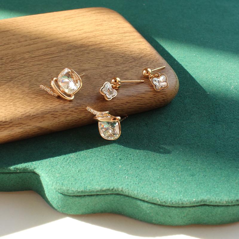 Stud Butterfly Romantic Style Crystal Square Geomety Earrings Cubic Zirconia Ear Studs For Women Girls Fashion Jewelry Christmas Gift, Golden;silver 
Stud Butterfly Romantic Style Crystal Square Geomety Earrings Cubic Zirconia Ear Studs For Women Girls Fashion Jewelry Christmas Gift, Golden;silver