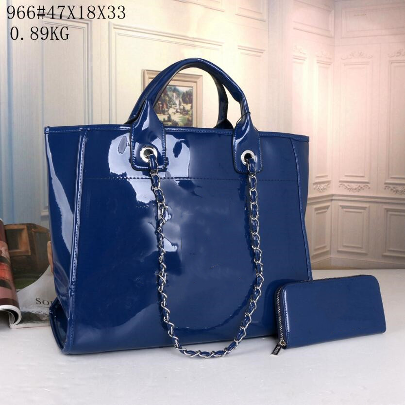 Fashion brand luxury shopping bag designer patent leather handbag flower design high quality women never filled with bulky plaid
Fashion brand luxury shopping bag designer patent leather handbag flower design high quality women never filled with bulky plaid