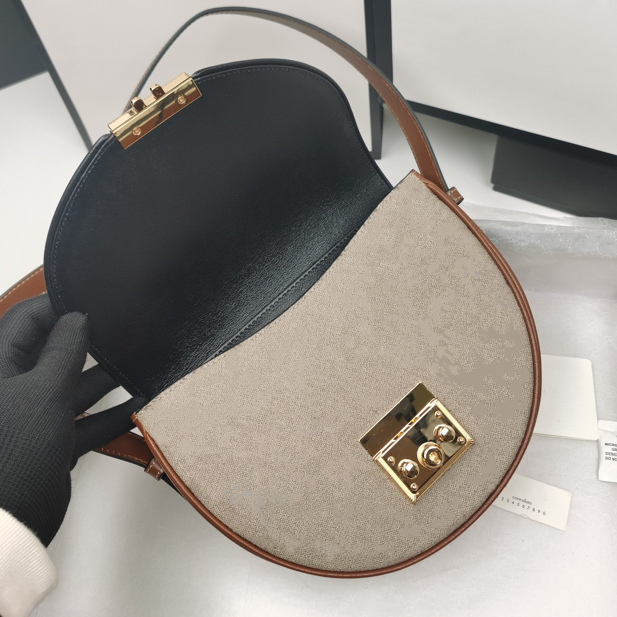 2021 Luxurys Designers Padlock Half Moon Women Shoulder Bags Handbag Purse Wallet Crossbody Tote Saddle Bag Purses Wallets Handbags Totes Backpack Lady Makeup, Box
2021 Luxurys Designers Padlock Half Moon Women Shoulder Bags Handbag Purse Wallet Crossbody Tote Saddle Bag Purses Wallets Handbags Totes Backpack Lady Makeup, Box