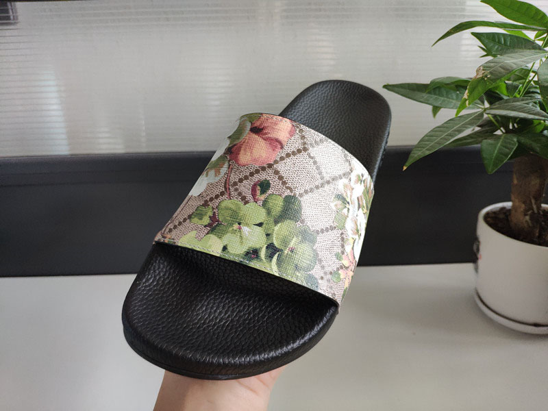 2021 Top Quality Fashion Mens Women Slipper Slides Summer Beach Indoor Flat G Sandals Slippers House Flip Flops Sandal With Box Size 36-45
2021 Top Quality Fashion Mens Women Slipper Slides Summer Beach Indoor Flat G Sandals Slippers House Flip Flops Sandal With Box Size 36-45