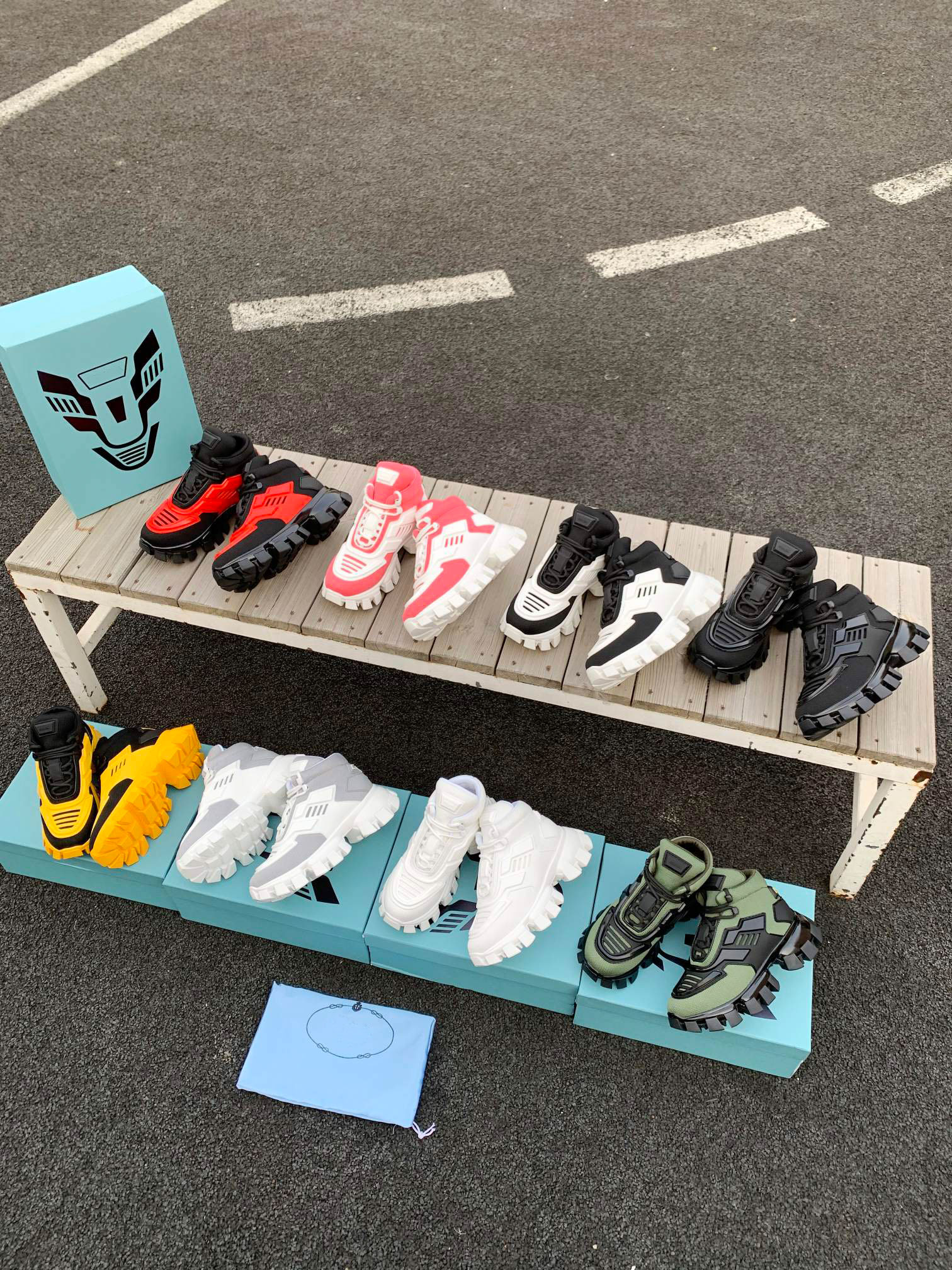 2021 Luxury Designer men women shoes zigzag PU thick-soled high-top sneakers irregular upper size 35-45, Color 12
2021 Luxury Designer men women shoes zigzag PU thick-soled high-top sneakers irregular upper size 35-45, Color 12