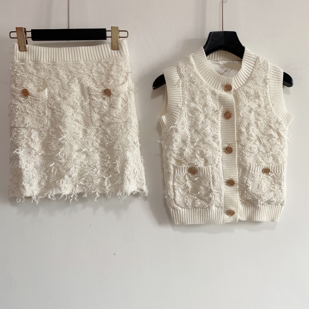 2021 Women Two Piece Dress Luxuxy Woman Cardigan Vest 2 Pieces Set Outfits White Color Suit Fashion and High Quality Holiday clothes, Silical gel
2021 Women Two Piece Dress Luxuxy Woman Cardigan Vest 2 Pieces Set Outfits White Color Suit Fashion and High Quality Holiday clothes, Silical gel