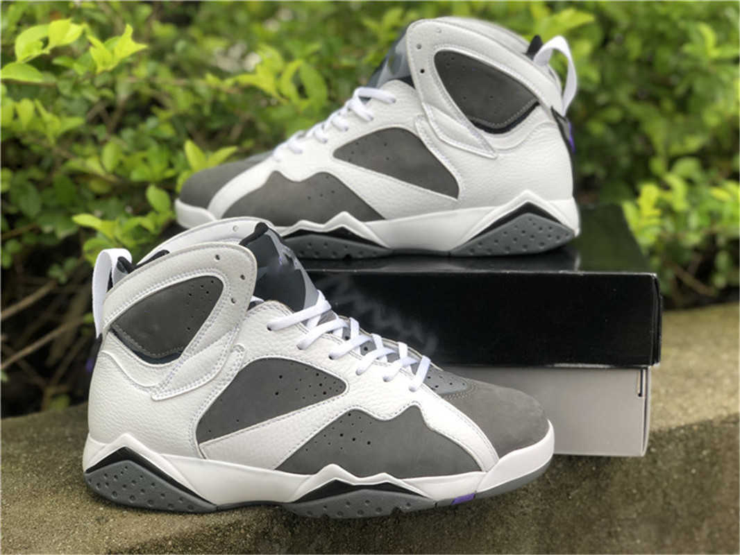 2021 Newest Authentic 7 Flint 7s Man Athletic Shoes CU9307-100 White Grey Black Varsity Purple Suede Sports Sneakers With Box
2021 Newest Authentic 7 Flint 7s Man Athletic Shoes CU9307-100 White Grey Black Varsity Purple Suede Sports Sneakers With Box