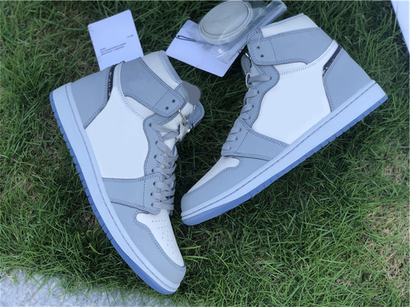 2021 Release Authentic 1 High OG Shoes Men Women Wolf Grey Sail Photon Dust White Low Outdoor Sneakers Sports With Original Box Metal Pendant Dust Bag 36-47, Customize
2021 Release Authentic 1 High OG Shoes Men Women Wolf Grey Sail Photon Dust White Low Outdoor Sneakers Sports With Original Box Metal Pendant Dust Bag 36-47, Customize