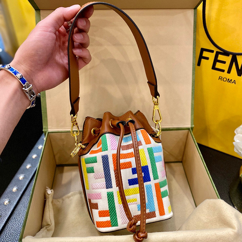 Bags Designers Luxurys Hand Shoulder New Cross Hand luxurys mon embroidery bucket FF color canvas portable messenger factory outle
Bags Designers Luxurys Hand Shoulder New Cross Hand luxurys mon embroidery bucket FF color canvas portable messenger factory outle