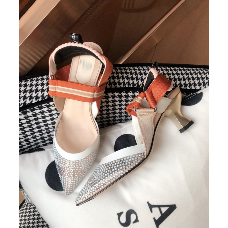 2021 Good Quality Fashion Women Luxurys Designers Shoes Design1er Sandals Womens Luxury High Heels Sandal Dress Shoess With Box Size 35-41 -L323, White
2021 Good Quality Fashion Women Luxurys Designers Shoes Design1er Sandals Womens Luxury High Heels Sandal Dress Shoess With Box Size 35-41 -L323, White