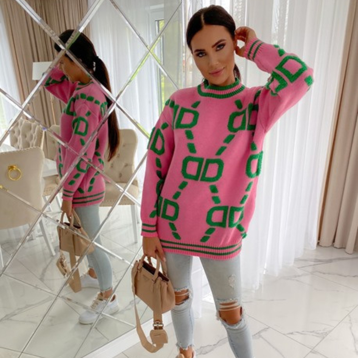 2022 designer autumn and winter new ins letter embroidery V-neck long-sleeved sweater temperament fashion loose sweater girl Chr, White
2022 designer autumn and winter new ins letter embroidery V-neck long-sleeved sweater temperament fashion loose sweater girl Chr, White