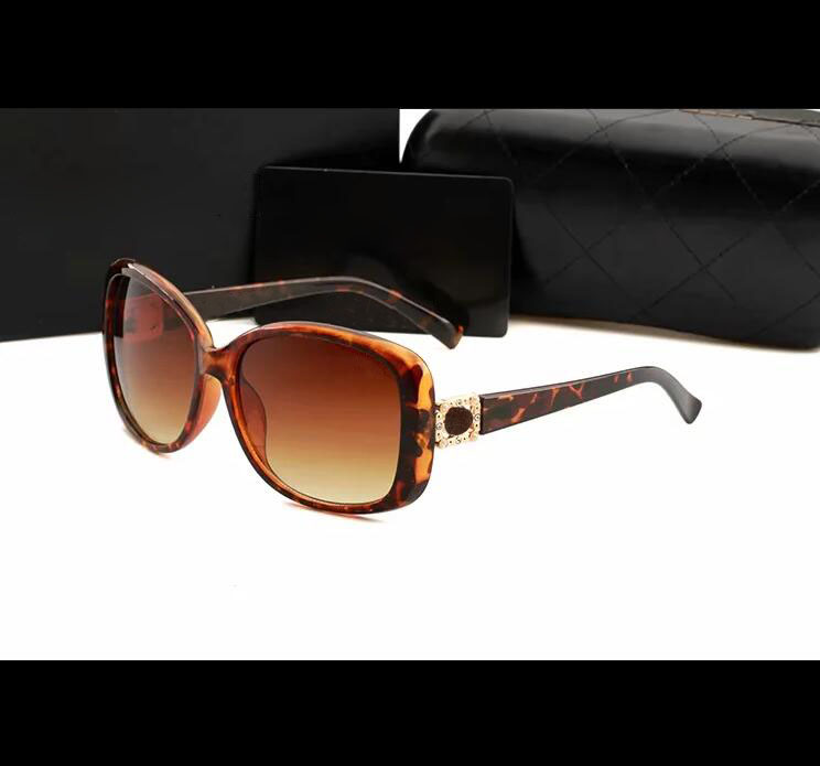 New 2022 high-end fashion sunglasses for men and women, big frame sunglasses, European and American outdoor sunshade glasses
New 2022 high-end fashion sunglasses for men and women, big frame sunglasses, European and American outdoor sunshade glasses