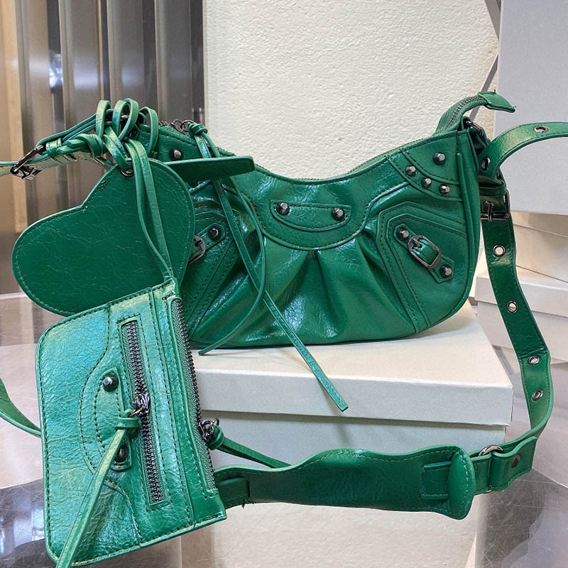 Evening Bags Arrival Women lady Small Shoulder Bag Design Pleated Saddle Cross Body Messenger With Coin Purse Girl locomotive rivet street Handbag 25cm, Red
Evening Bags Arrival Women lady Small Shoulder Bag Design Pleated Saddle Cross Body Messenger With Coin Purse Girl locomotive rivet street Handbag 25cm, Red