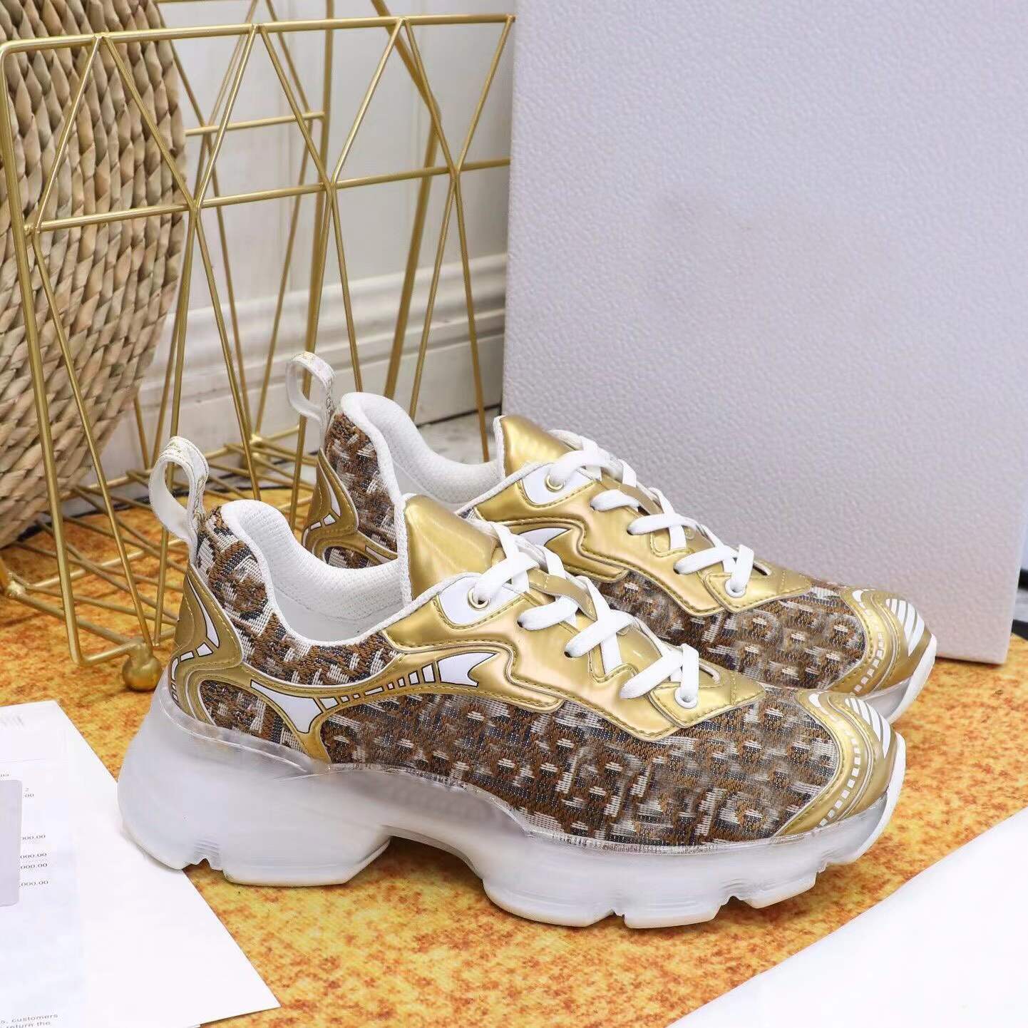 B31 Designer Sneakers Women Casual Shoes oblique letter fashion mesh Silicone fabric flat sneaker top designer printing Running shoe with box size 35-40
B31 Designer Sneakers Women Casual Shoes oblique letter fashion mesh Silicone fabric flat sneaker top designer printing Running shoe with box size 35-40