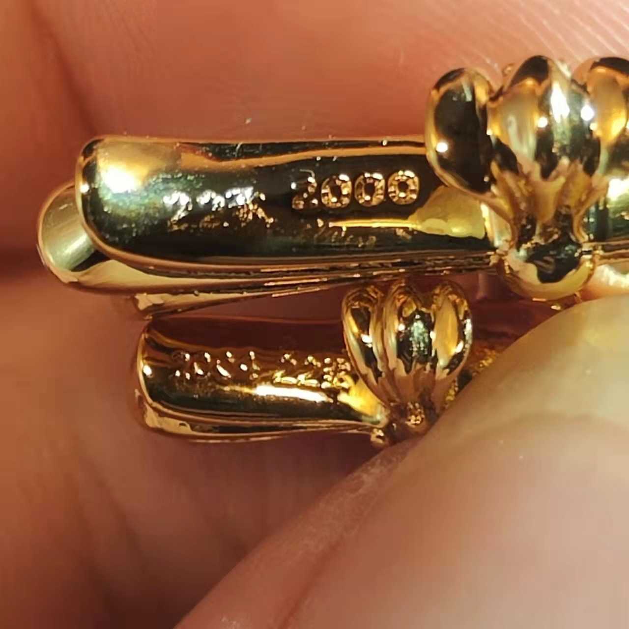 Designer Jewelry necklace 22K ch Croix style diamond inlaid hollow cross five star engraved Necklace
Designer Jewelry necklace 22K ch Croix style diamond inlaid hollow cross five star engraved Necklace