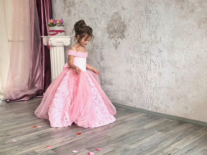 Pink Rose Flower Girl Dress With Bow Appliqued Lace Custom Made Birthday Gowns Sleeveless Pageant First Communion Dresses Sweep Train