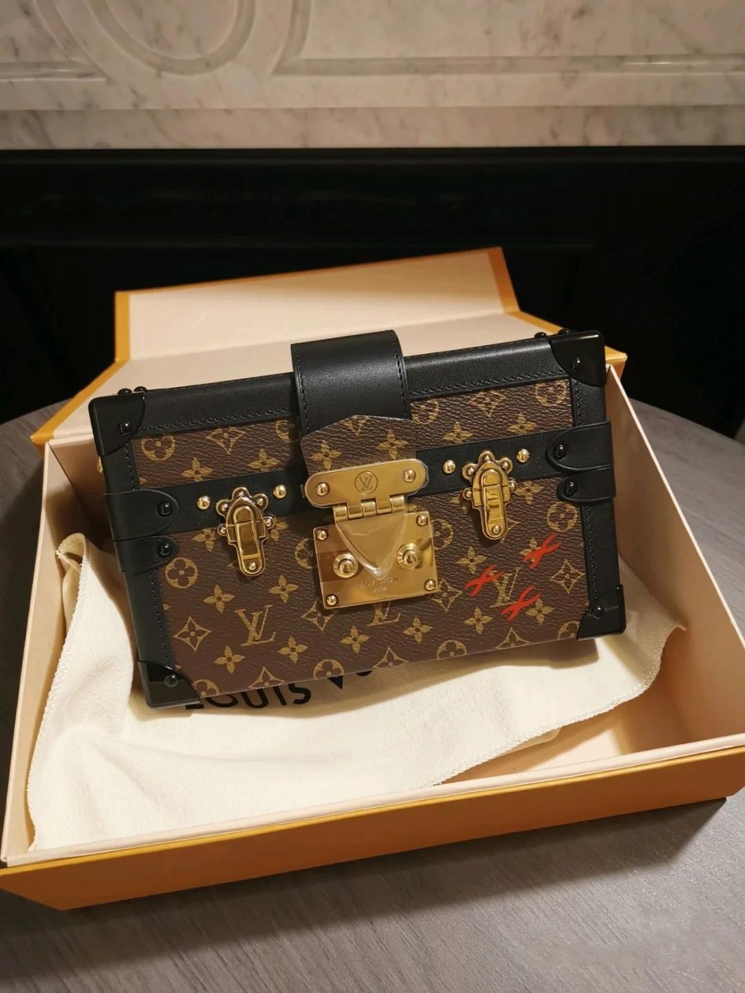 lv LOUIS BAG VITTON petite malle Handbags Evening Bags Leather Fashion Box Clutch Brick Messenger Shoulder Bag
lv LOUIS BAG VITTON petite malle Handbags Evening Bags Leather Fashion Box Clutch Brick Messenger Shoulder Bag