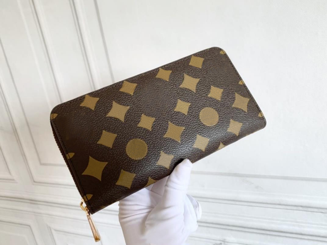 Fashion flowers designer wallets luxurys Men Women leather bags High Quality Classic Letters Key coin Purse With Box Plaid card holder Zippy clutch 600-17a, Monograms (brown)
Fashion flowers designer wallets luxurys Men Women leather bags High Quality Classic Letters Key coin Purse With Box Plaid card holder Zippy clutch 600-17a, Monograms (brown)