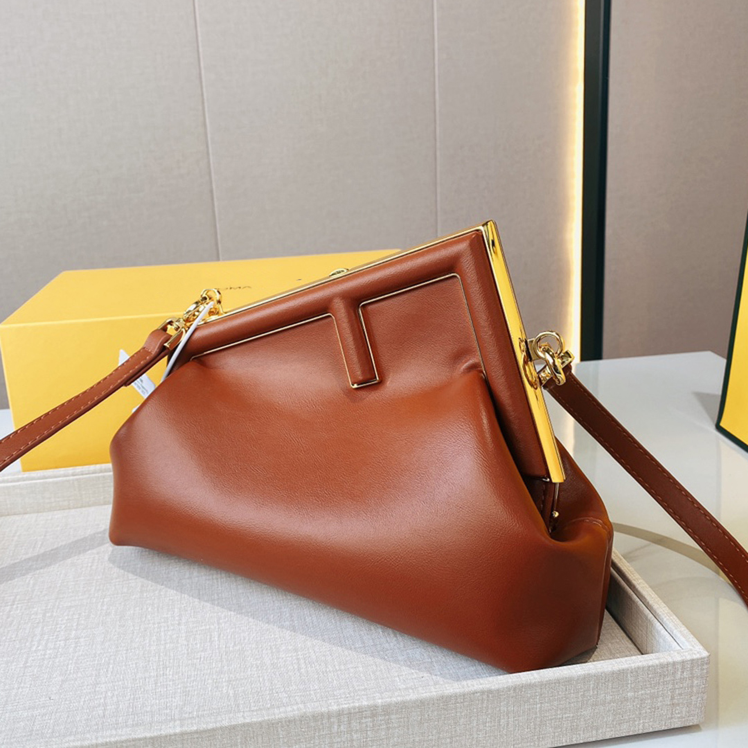 Luxurys Designers Italy Brand Genuine Leather Shoulder Bags High Quality Messenger Handbags Fashion Bestselling Handbag Women Crossbody Bag Purses Wallet, Black
Luxurys Designers Italy Brand Genuine Leather Shoulder Bags High Quality Messenger Handbags Fashion Bestselling Handbag Women Crossbody Bag Purses Wallet, Black