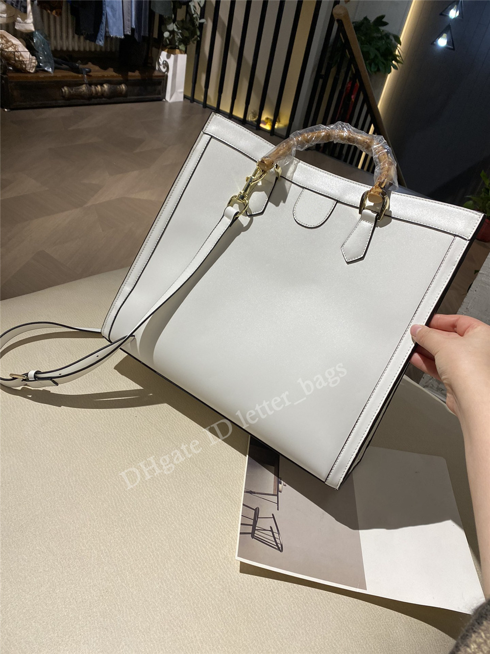 2021 SS Padlock Designer Shoulder Bag Totes Classic Letter Bamboo Double Handle Canvas Satchel Bags Interior Zipper Pocket Women Fashion Cross Body Handbag, Color z
2021 SS Padlock Designer Shoulder Bag Totes Classic Letter Bamboo Double Handle Canvas Satchel Bags Interior Zipper Pocket Women Fashion Cross Body Handbag, Color z
