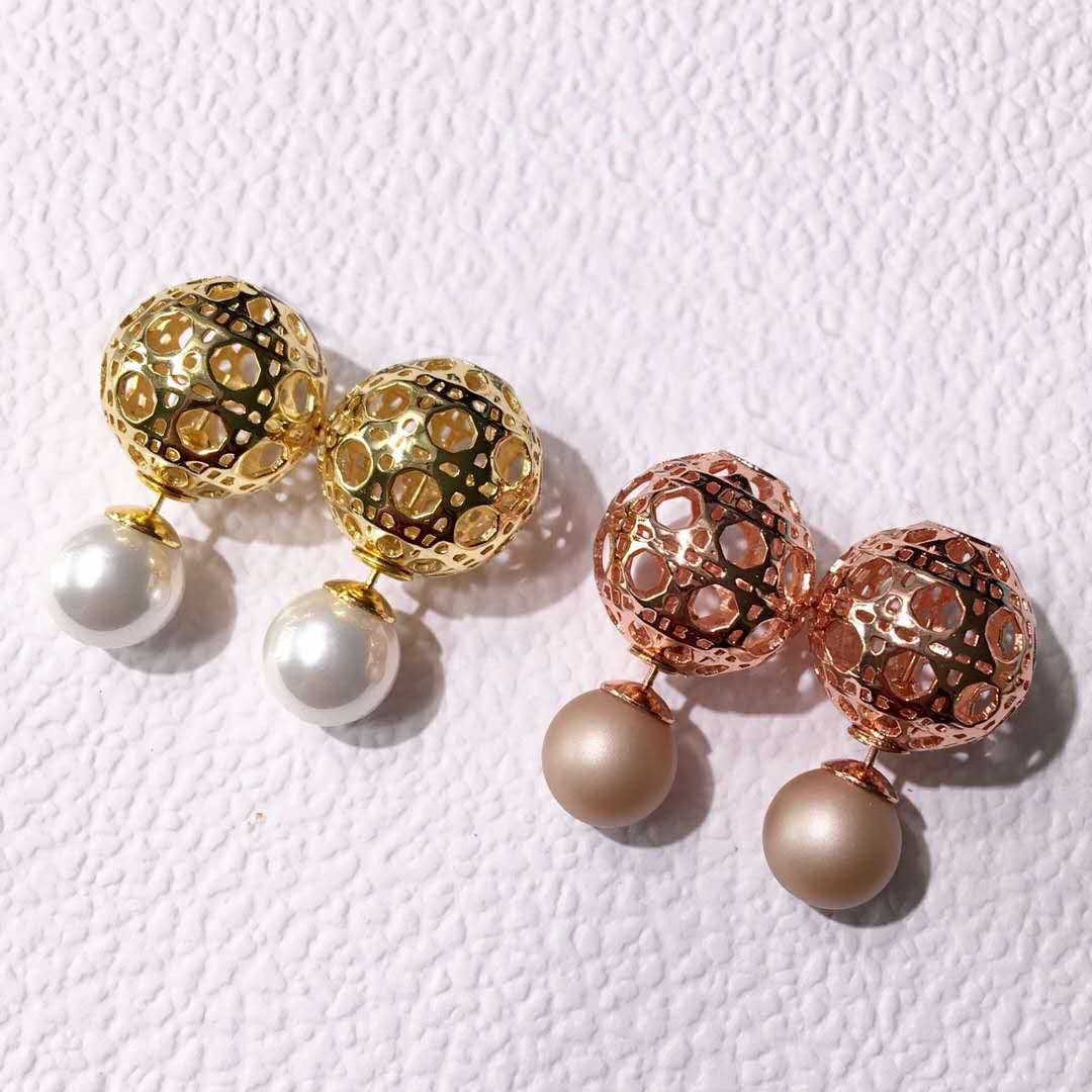 2021 women hypoallergenic earrings charm pre owned designer jewelry hollow out white pink round bead 4 color brass simple fashion leisure ear studs rose gold earring
2021 women hypoallergenic earrings charm pre owned designer jewelry hollow out white pink round bead 4 color brass simple fashion leisure ear studs rose gold earring