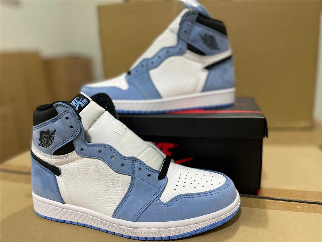2021 New Authentic 1 High Og University Blue Obsidian Wmns Unc Patent 1s White Men Outdoor Shoes Sports Sneakers with Box
2021 New Authentic 1 High Og University Blue Obsidian Wmns Unc Patent 1s White Men Outdoor Shoes Sports Sneakers with Box
