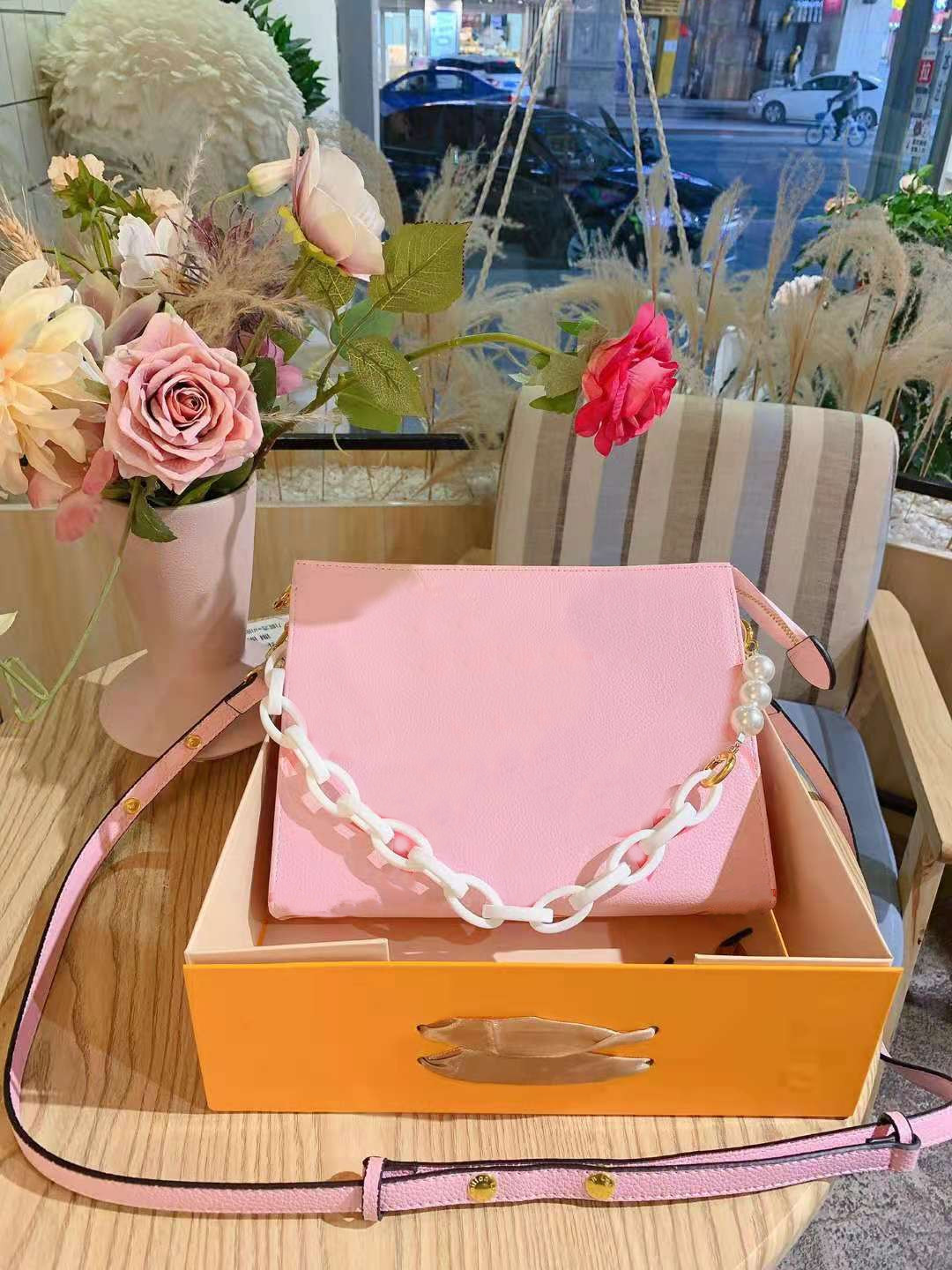 Women Wash Gargle Bag Hand Single Girls Genuine Leather Handbags Handbag Shoulder Bags His Chain High Quality Printing
Women Wash Gargle Bag Hand Single Girls Genuine Leather Handbags Handbag Shoulder Bags His Chain High Quality Printing
