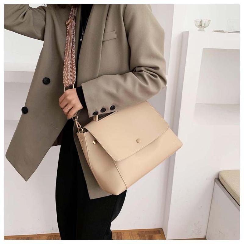 Evening Bags Tilorraine 2022 Simple One Shoulder Big Bag Female Trendy Messenger Atmospheric Fashion Handbag Crossbody Women
Evening Bags Tilorraine 2022 Simple One Shoulder Big Bag Female Trendy Messenger Atmospheric Fashion Handbag Crossbody Women