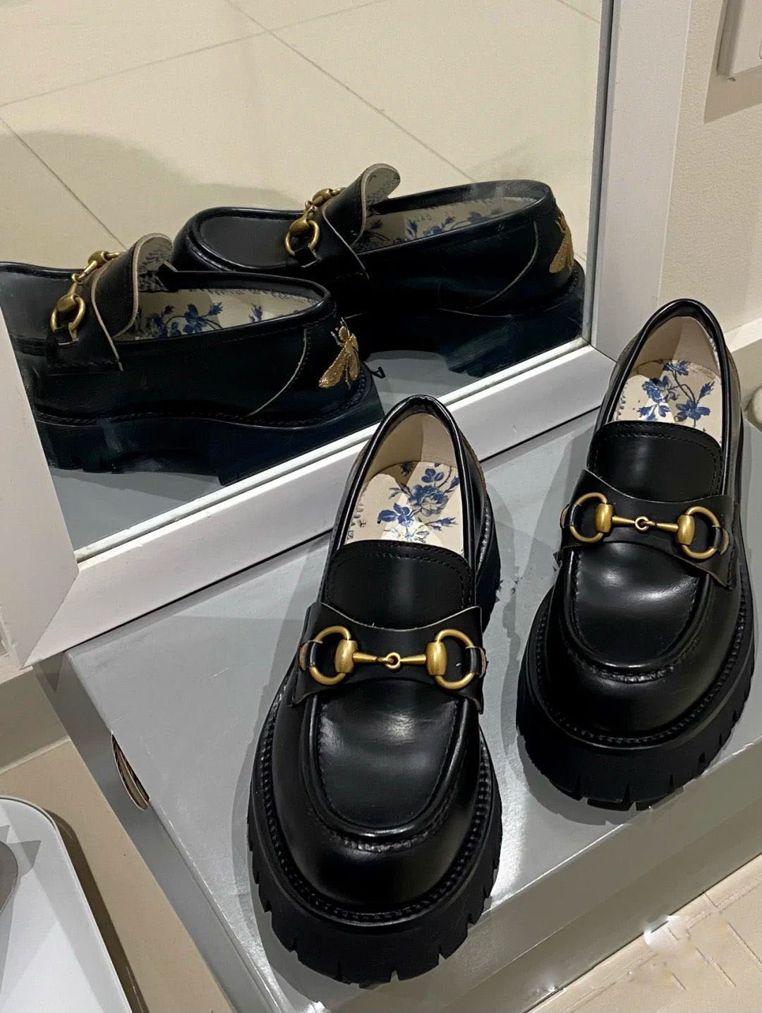 2022s autumn horsebit loafer shoes net celebrity Dress with bee small leather platform women's Black casual shoe 35-42
2022s autumn horsebit loafer shoes net celebrity Dress with bee small leather platform women's Black casual shoe 35-42