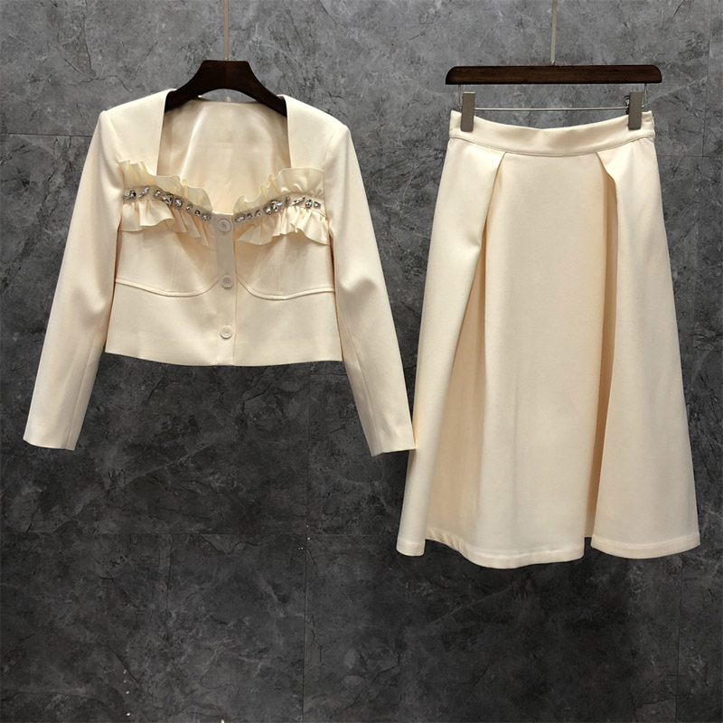 Diamond Inlaid Short Coat Skirt Two-Piece Womens Clothing Autumn European Goods New Slimming Suit 9x, Apricot is not returned
Diamond Inlaid Short Coat Skirt Two-Piece Womens Clothing Autumn European Goods New Slimming Suit 9x, Apricot is not returned