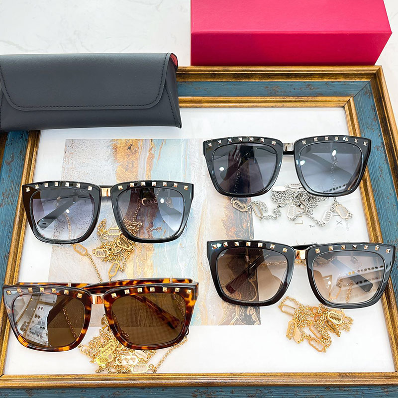 Womens luxury sunglasses V675S fashion shopping classic square frame with golden silver chain women personality trend vacation travel UV400 top quality
Womens luxury sunglasses V675S fashion shopping classic square frame with golden silver chain women personality trend vacation travel UV400 top quality