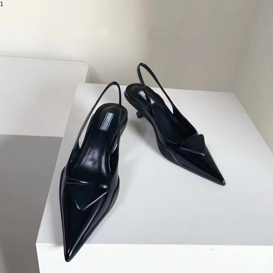 2021 Lettre Bow Noeud haut Femmes piste Toe bas Pointu talon Gladiaor Sandales femme design Chaussures Mesh 35-40 mjkjj002
2021 Lettre Bow Noeud haut Femmes piste Toe bas Pointu talon Gladiaor Sandales femme design Chaussures Mesh 35-40 mjkjj002