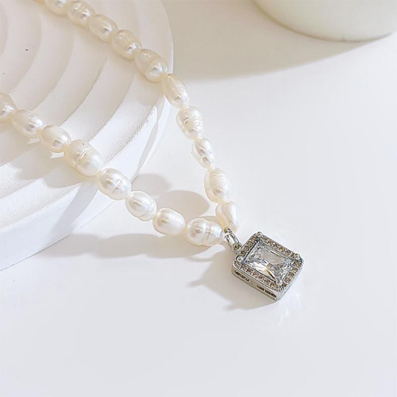 Chokers Silver Shiny Square Zircon Freshwater Pearl Temperament Short Clavicle Chain Classic Vintage Ladies Elegant Necklace Jewelry
Chokers Silver Shiny Square Zircon Freshwater Pearl Temperament Short Clavicle Chain Classic Vintage Ladies Elegant Necklace Jewelry