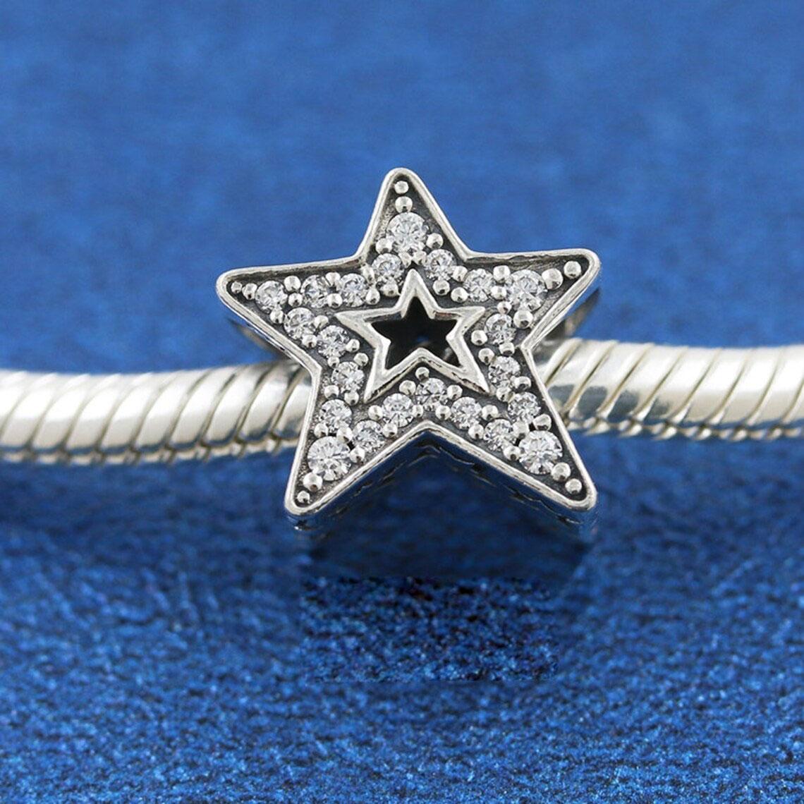 2022 Winter Collection 925 Sterling Silver Sparkling Asymmetric Star With Clear Crystal Charm Beads Fits All European Jewelry Bracelets Necklaces
2022 Winter Collection 925 Sterling Silver Sparkling Asymmetric Star With Clear Crystal Charm Beads Fits All European Jewelry Bracelets Necklaces