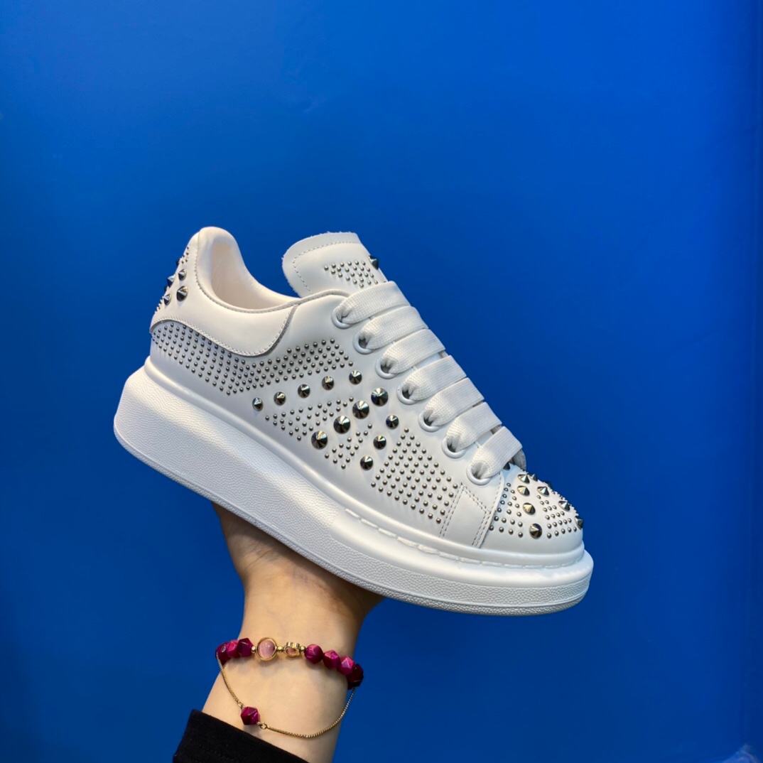 Sneakers shoes rivets Women men Screener Italy ace Slippers Pearl Snake Print Slide Summer Wide Embroidery technology tory luxury Channel, Black
Sneakers shoes rivets Women men Screener Italy ace Slippers Pearl Snake Print Slide Summer Wide Embroidery technology tory luxury Channel, Black