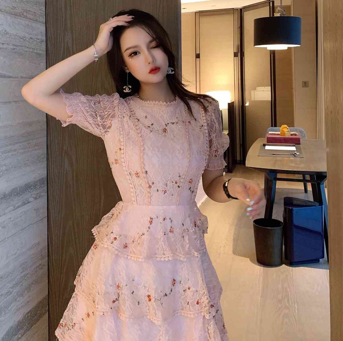 Runway Women Floral Lace Embroidery Party Dress Retro Elegant Fashion O-Neck Short Sleeve Sweet High Waist Long 210519