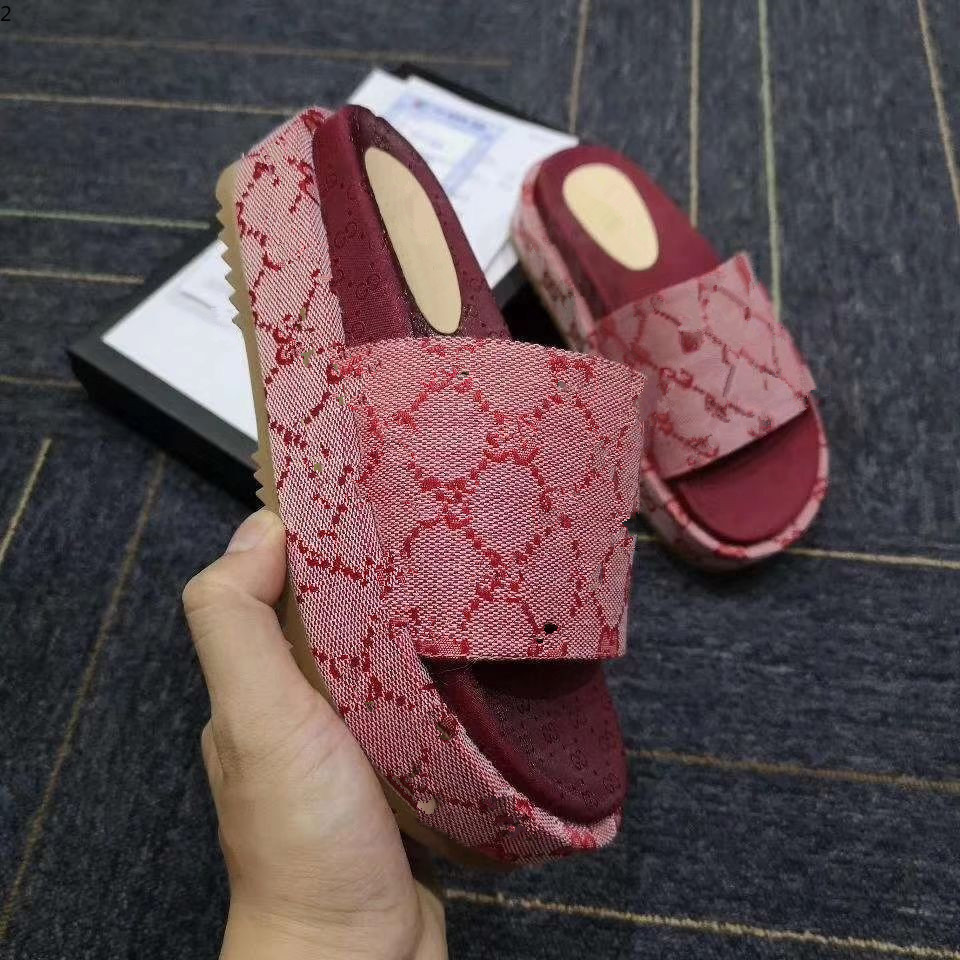 G shoes Designer woman fashion Beach Thick bottom luxury platform Alphabet lady Leather High heel slippers Large size 35-40 mkj002
G shoes Designer woman fashion Beach Thick bottom luxury platform Alphabet lady Leather High heel slippers Large size 35-40 mkj002