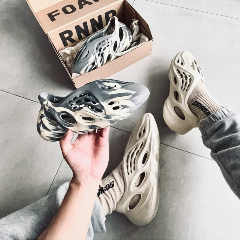 big size kanye slipper west 36-48 us13Foam Runner The moon dust Slippers Professional custom rubber shoe Graffiti Bone Resin Desert Sand slides Summer
big size kanye slipper west 36-48 us13Foam Runner The moon dust Slippers Professional custom rubber shoe Graffiti Bone Resin Desert Sand slides Summer