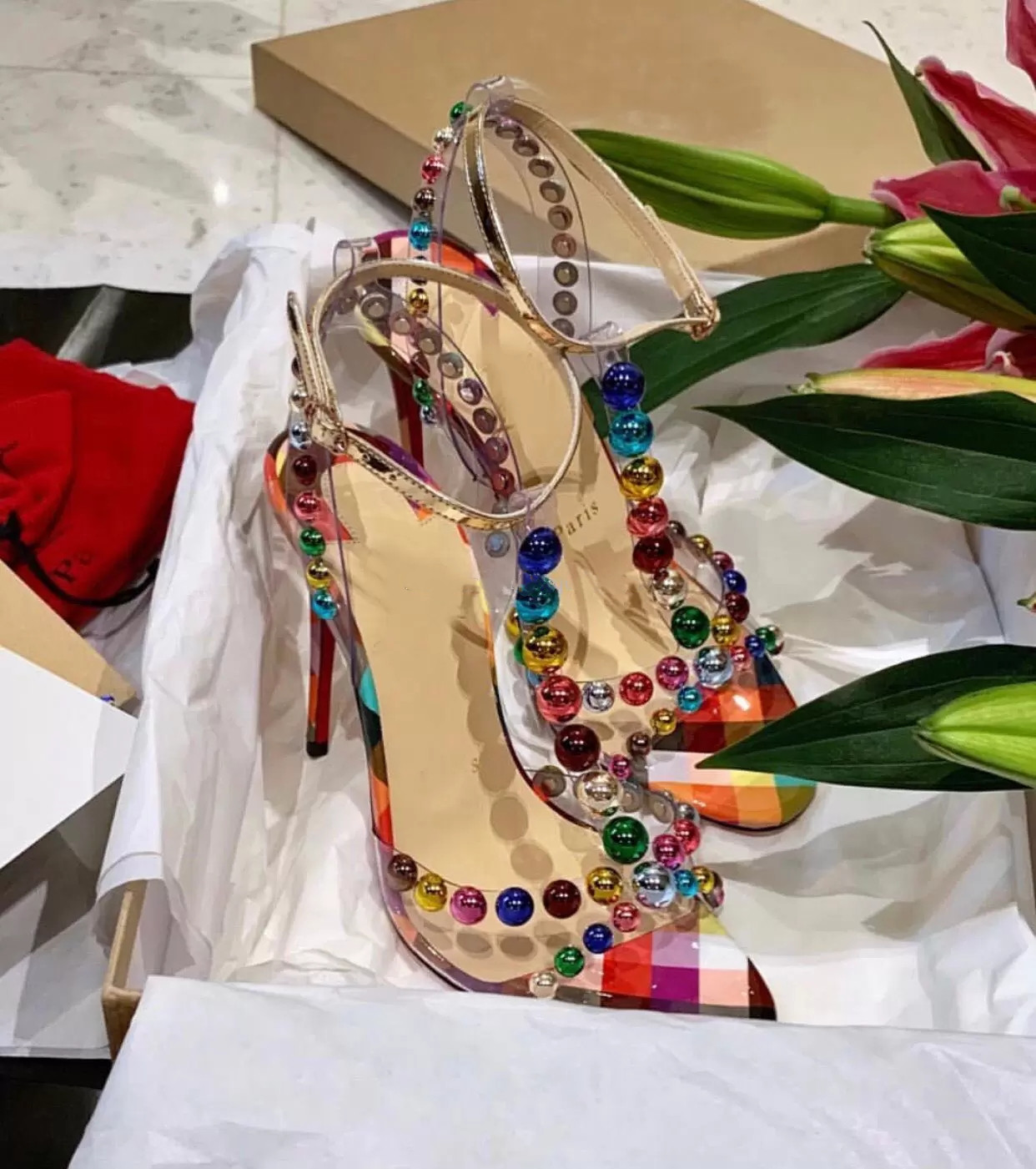 Fashion Summer Red Bottom Corinetta Sandals With Bauble-Trimmed PVC Straps Women High Heels Elegant Ladies Gladiator Sandals EU 35-43 with box
Fashion Summer Red Bottom Corinetta Sandals With Bauble-Trimmed PVC Straps Women High Heels Elegant Ladies Gladiator Sandals EU 35-43 with box